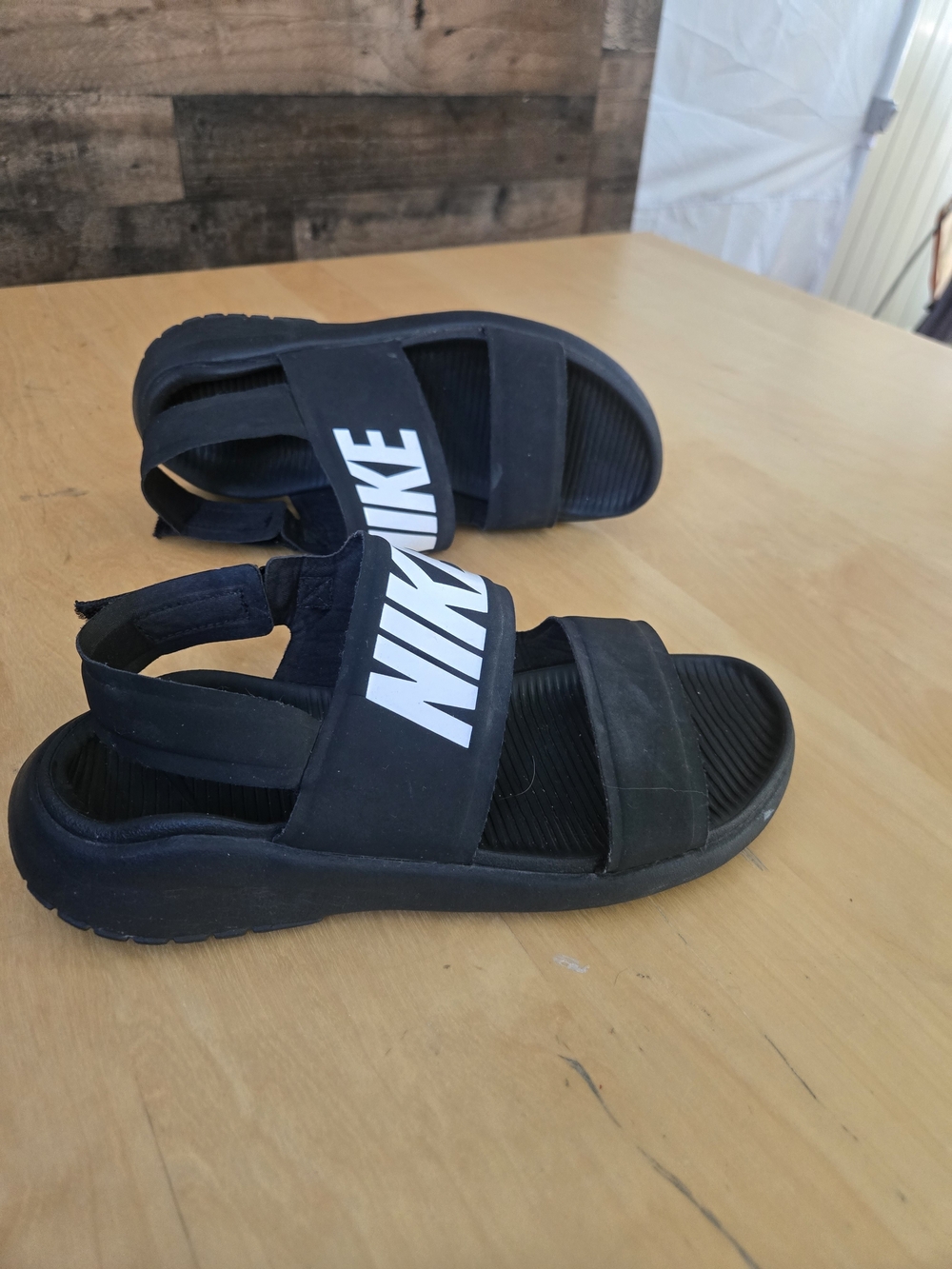 Nike Tanjun 882694-001 Black White Ankle Strap Open Toe Sandals Shoes Womens 7